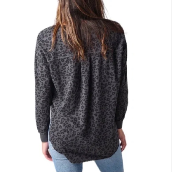Z Supply Sweatshirt V-Neck Weekender Animal Print Top in Leo Black Medium - Picture 3 of 13
